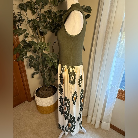 Avara Marcia Dress Olive, size Small - Picture 3 of 11